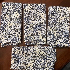 Elrene Home Fashions Everyday Casual
Decorative cloth napkins 17"x17" - Set of 4